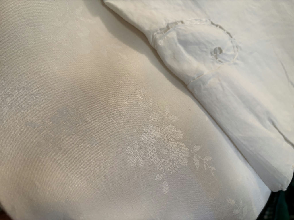 Assorted Towels, Linens, and Blankets - image 13 of 14