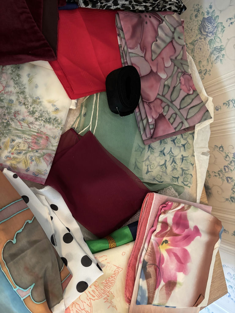 Vintage Scarves, Handkerchiefs, Gloves, Belts, and Hair Accessories - image 8 of 11