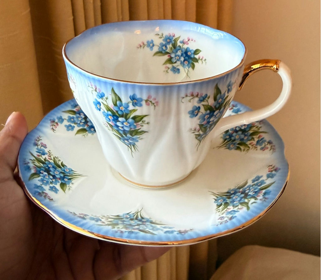 Assorted Vintage Teacups and Saucers Set - image 11 of 17