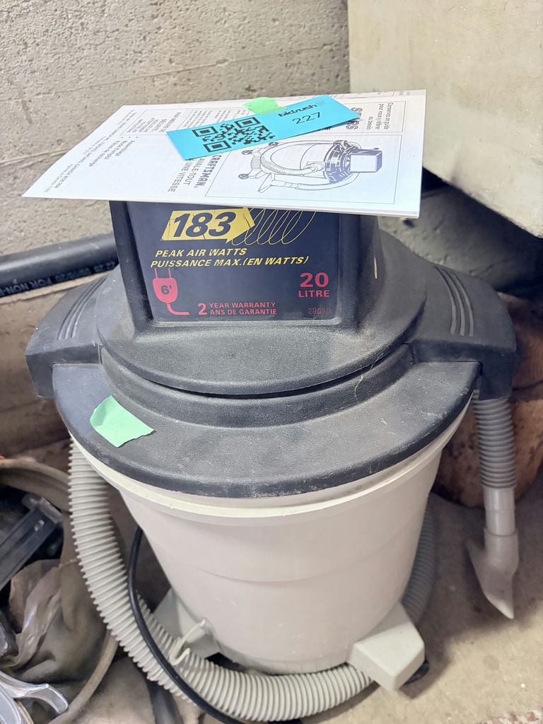 Craftsman 20 Litre Wet/Dry Vacuum with Hose and Manual - image 3 of 5