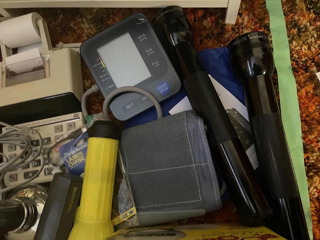 Panasonic FM/AM Radio Cassette Recorder and Assorted Electronics - image 10 of 12
