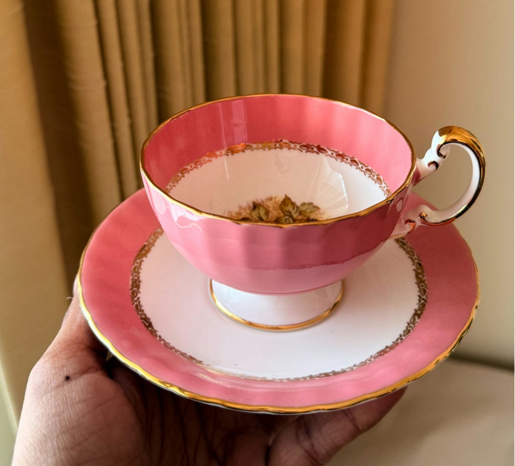 Assorted Vintage Tea Cups and Saucers - image 13 of 18