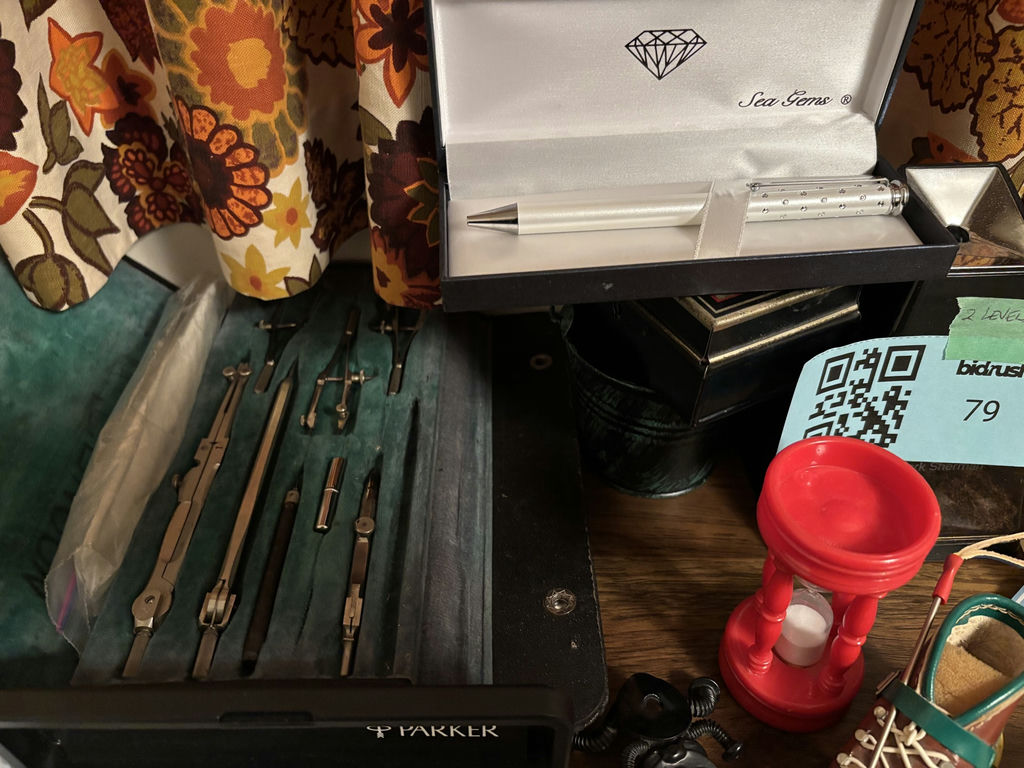 Assorted Collectibles, Photo Albums, Desk Accessories, and Decorative Items - image 5 of 8