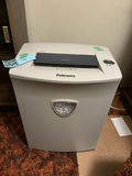 Fellowes OD1500C Paper Shredder with Manual and Shredder Lubricant - thumbnail 1 of 7