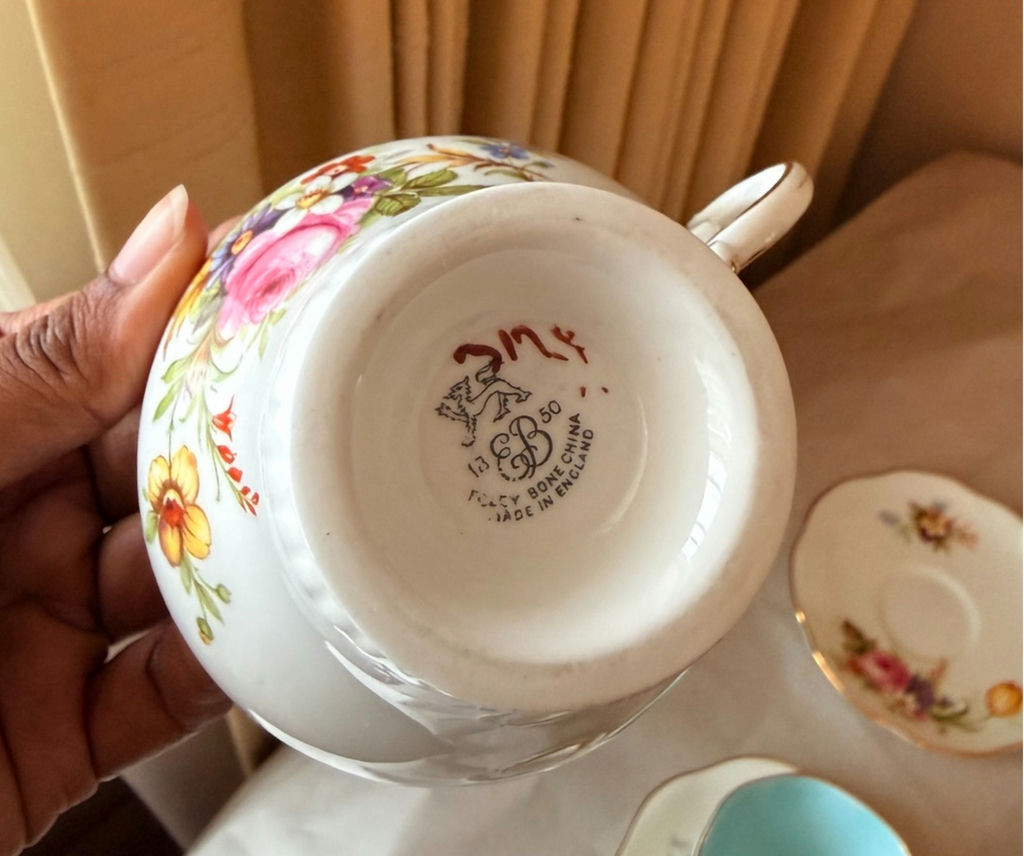 Assorted Vintage Teacups and Saucers - image 10 of 15