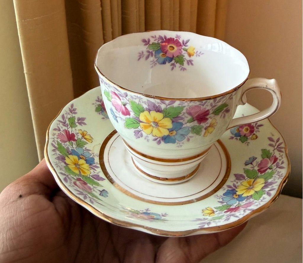 Assorted Vintage Teacups and Saucers Set - image 5 of 17