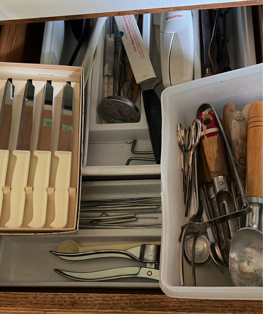 Cutco Knife Block Set and Kitchen Utensils - image 4 of 8