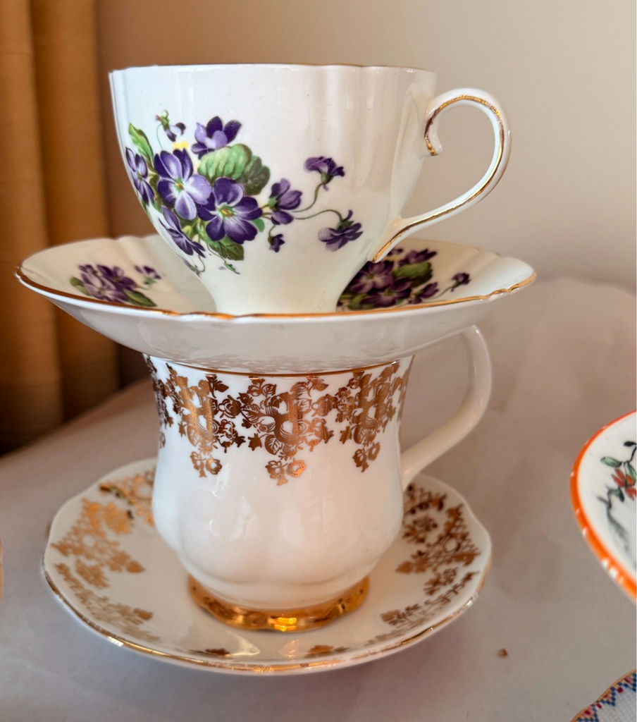 Assorted Vintage Tea Cups and Saucers - image 4 of 18