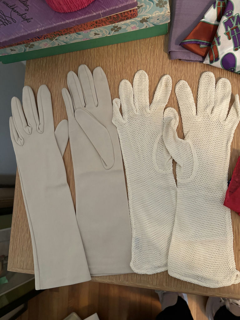 Vintage Scarves, Handkerchiefs, Gloves, Belts, and Hair Accessories - image 9 of 11