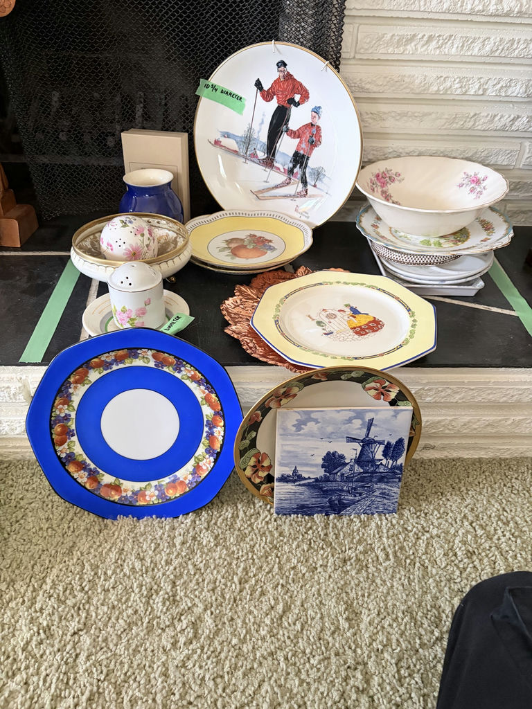 Assorted Decorative Plates, Bowls, and Ceramic Tableware - image 1 of 4