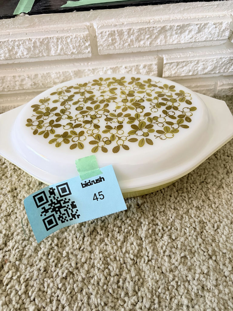 Vintage Pyrex divided serving dish with lid - image 1 of 5