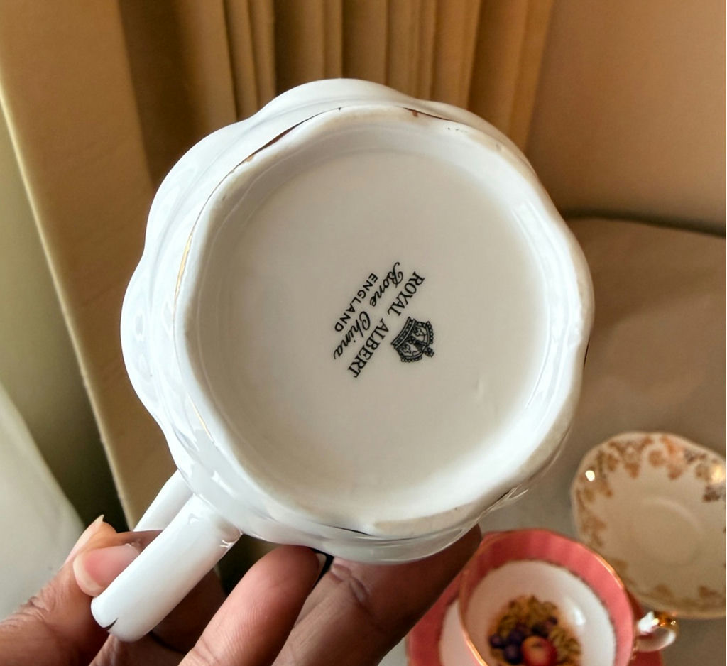 Assorted Vintage Tea Cups and Saucers - image 8 of 18