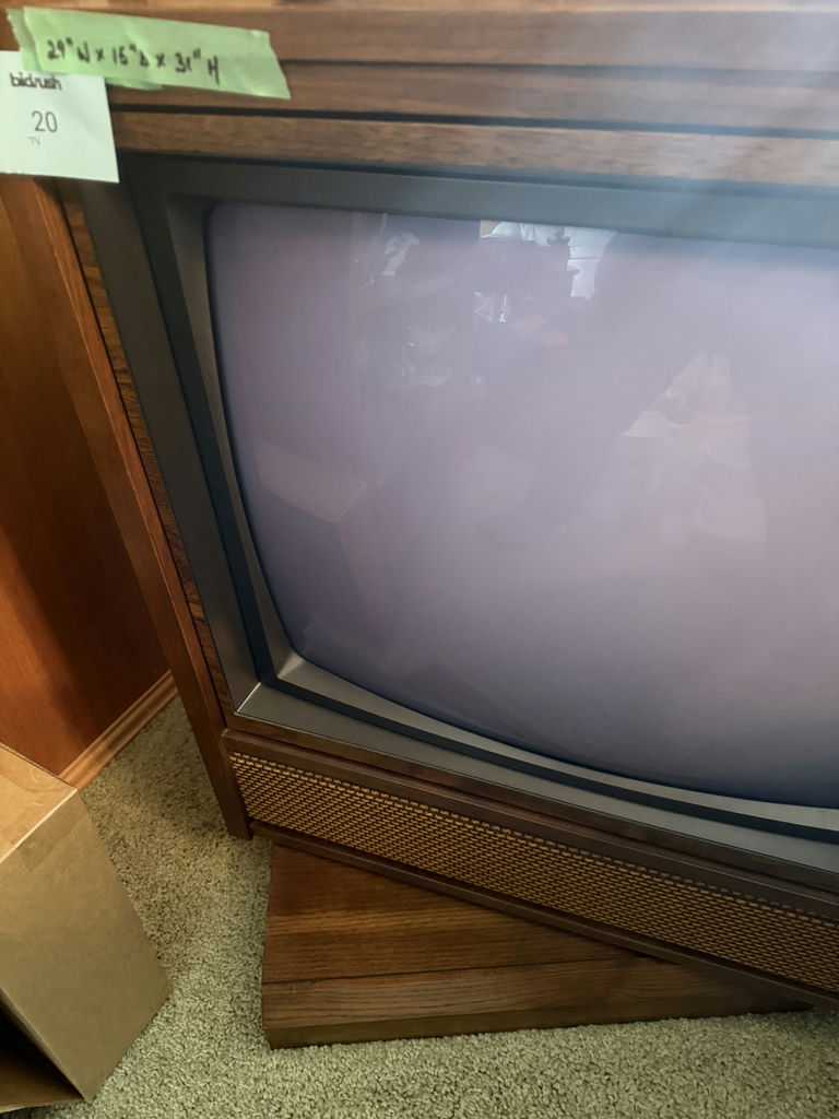 Electrohome Console Television - Vintage 1985 - image 2 of 10