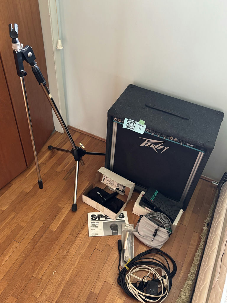 Peavey Audio Equipment Bundle with Amplifier, Microphone, Stand, and Cables - image 1 of 15