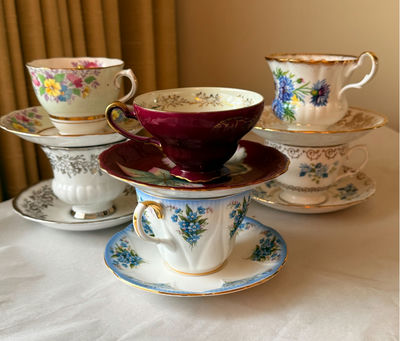 Assorted Vintage Teacups and Saucers Set - Image 1 of 17