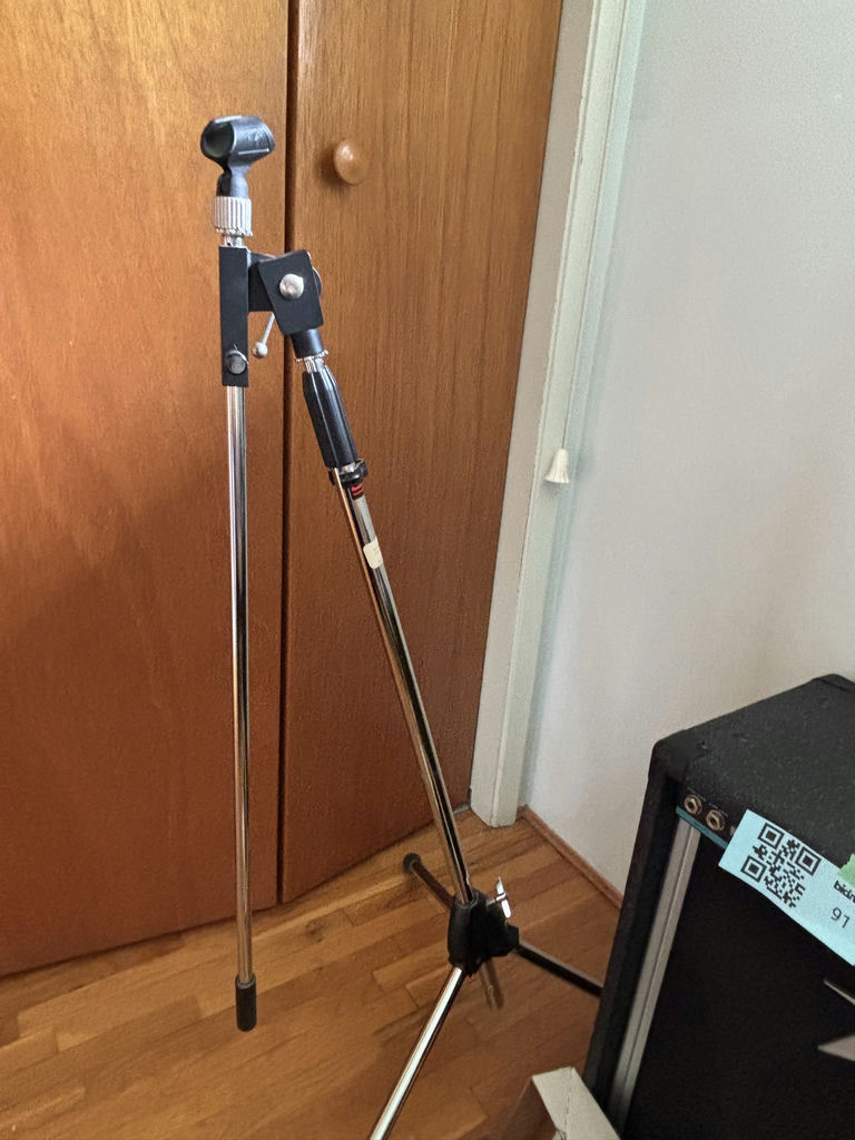 Peavey Audio Equipment Bundle with Amplifier, Microphone, Stand, and Cables - image 2 of 15