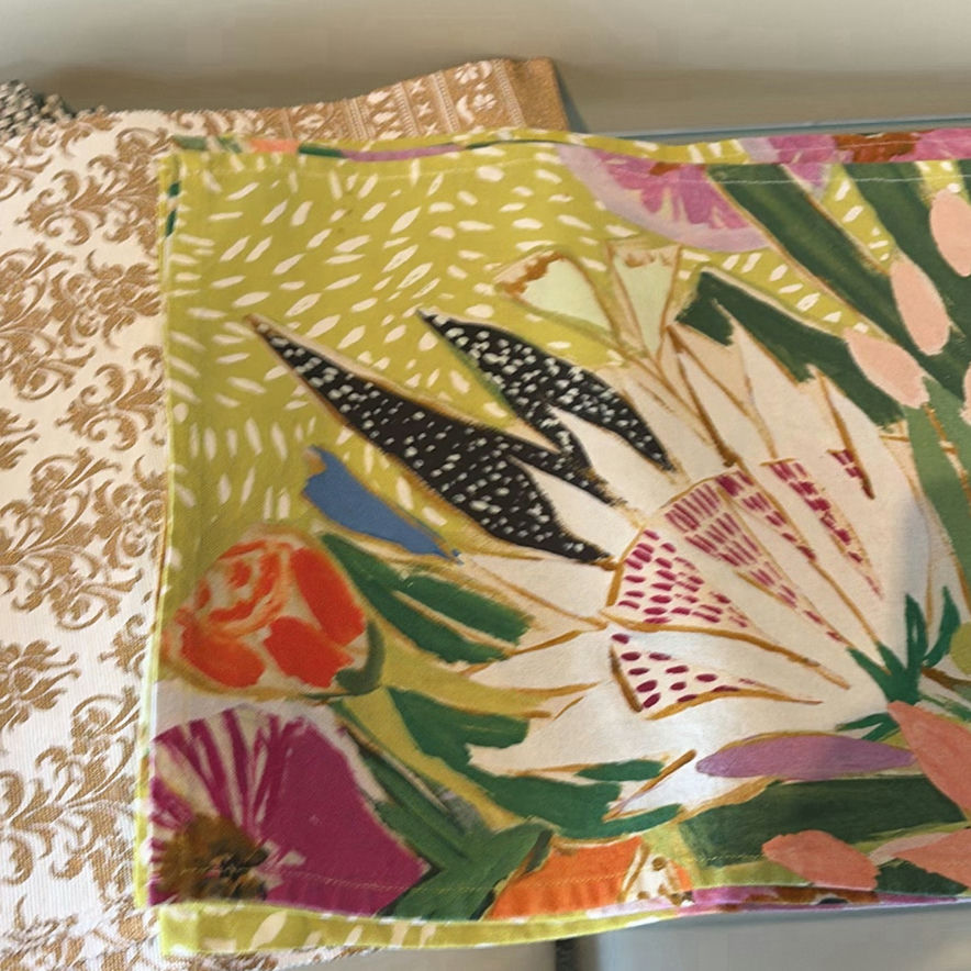 Assorted Table Linens - image 7 of 20