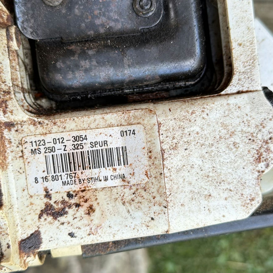 Stihl MS250 Chainsaw - image 7 of 9