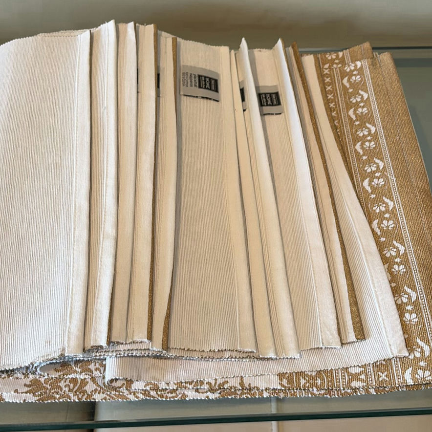 Assorted Table Linens - image 14 of 20