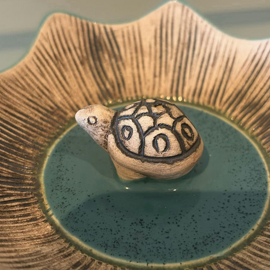 Ceramic pieces by Eduardo Vega, from Cuenca Ecuador. - image 9 of 10