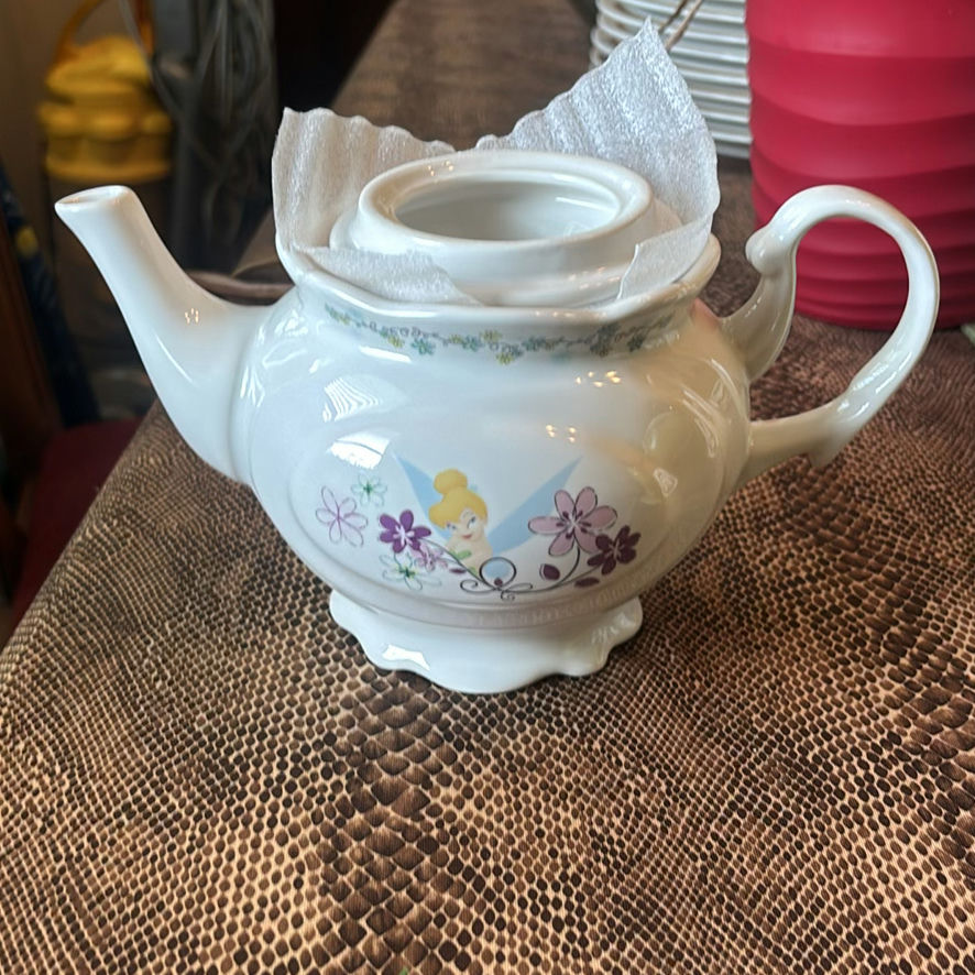 Assorted Ceramic Mugs and Teapots - image 5 of 6