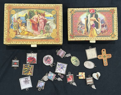 Assorted vintage jewelry charms and decorative keepsake boxes - Image 1 of 7