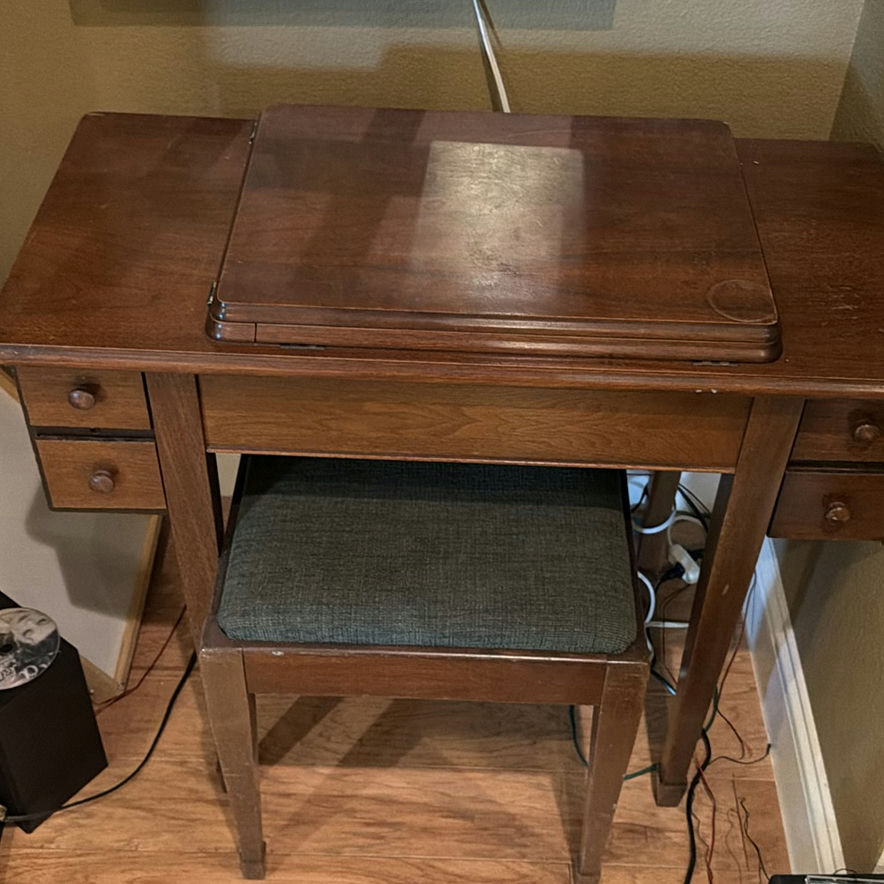 Singer Sewing Machine in Wooden Sewing Cabinet - image 9 of 11