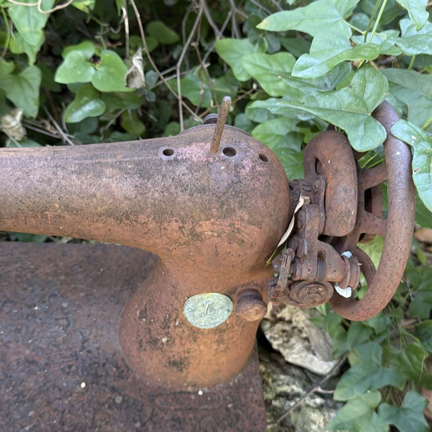 Singer Cast Iron Sewing Machine - image 3 of 5