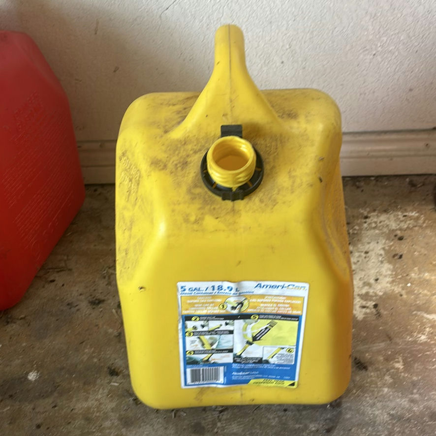 Fuel Lv Containers and Assorted Yard Tools - image 3 of 5