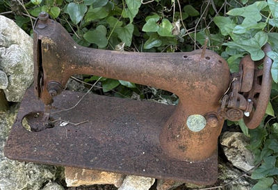 Singer Cast Iron Sewing Machine - Image 1 of 5