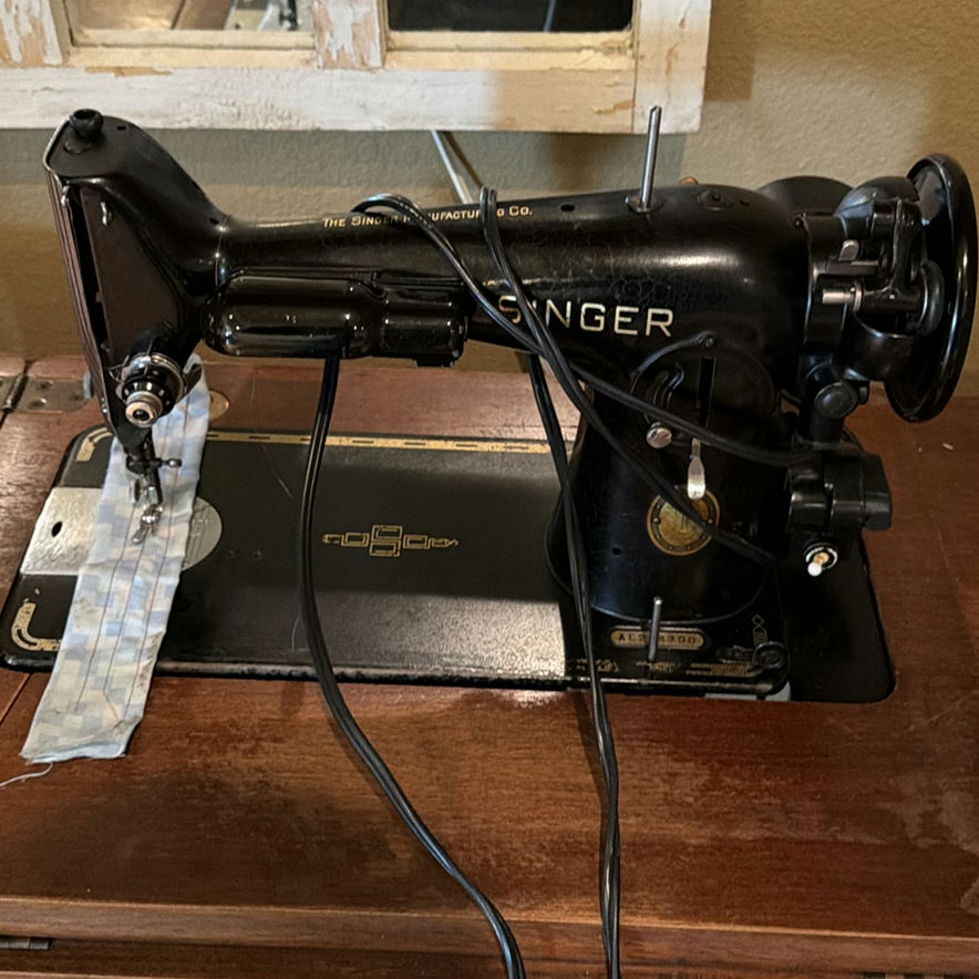 Singer Sewing Machine in Wooden Sewing Cabinet - image 3 of 11