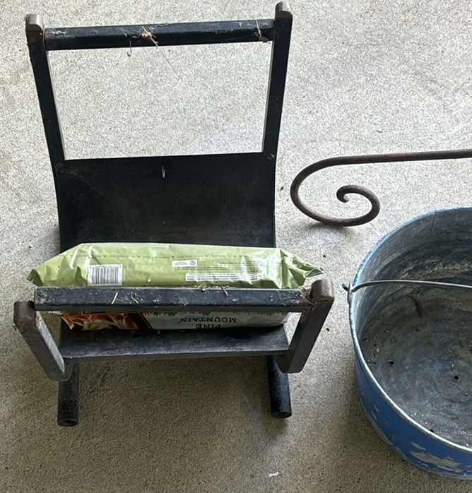 Assorted Metal Garden Decor and Planters - image 4 of 6