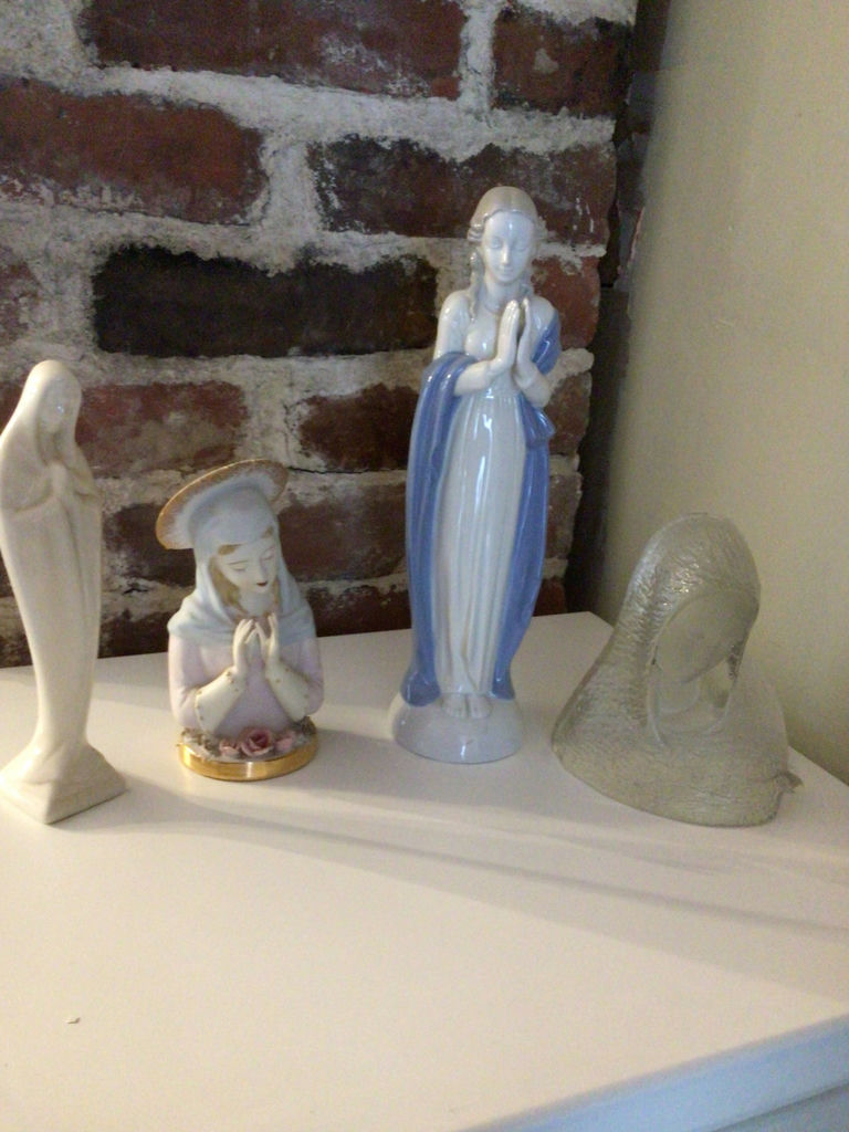 Porcelain religious figurines collection - image 1 of 6