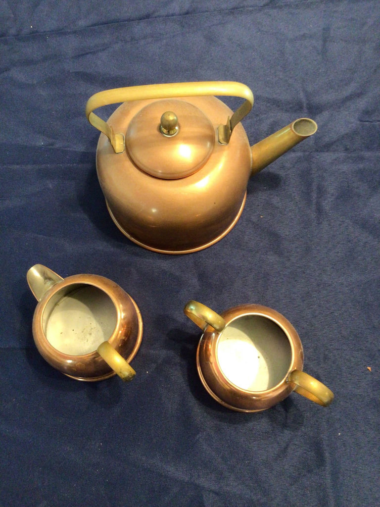 Copper teapot with two copper mugs - image 2 of 2