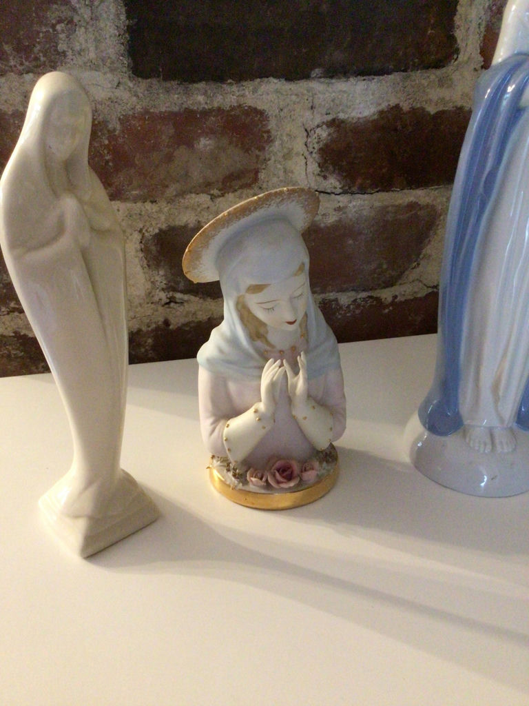 Porcelain religious figurines collection - image 2 of 6