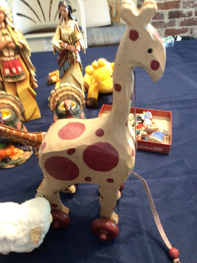 Assorted decorative figurines and animals - image 5 of 5