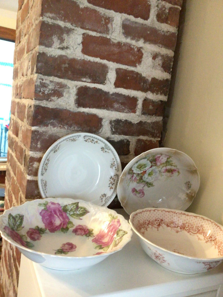 Floral porcelain bowls and plates set - image 1 of 5
