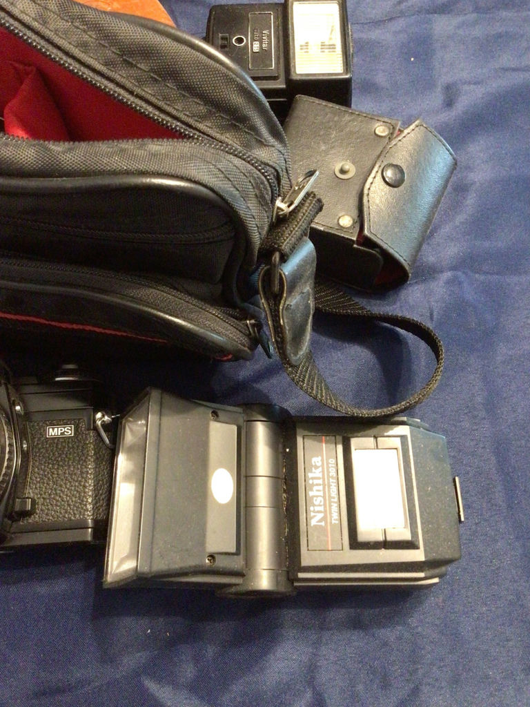 Vintage 35mm camera gear set with Minolta X-700 and accessories - image 4 of 6