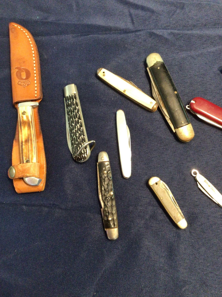 Assorted Folding Pocket Knives - image 2 of 4