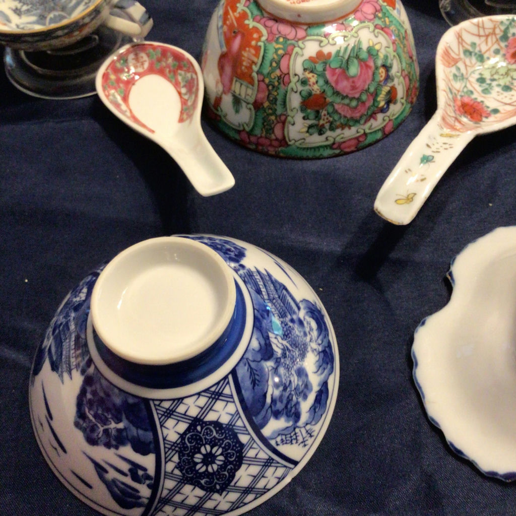 Assorted porcelain bowls, plates, spoons and teacups with Asian motifs - image 3 of 5