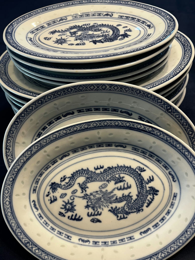 Blue and White Dragon Pattern Dinner Plates - image 2 of 3