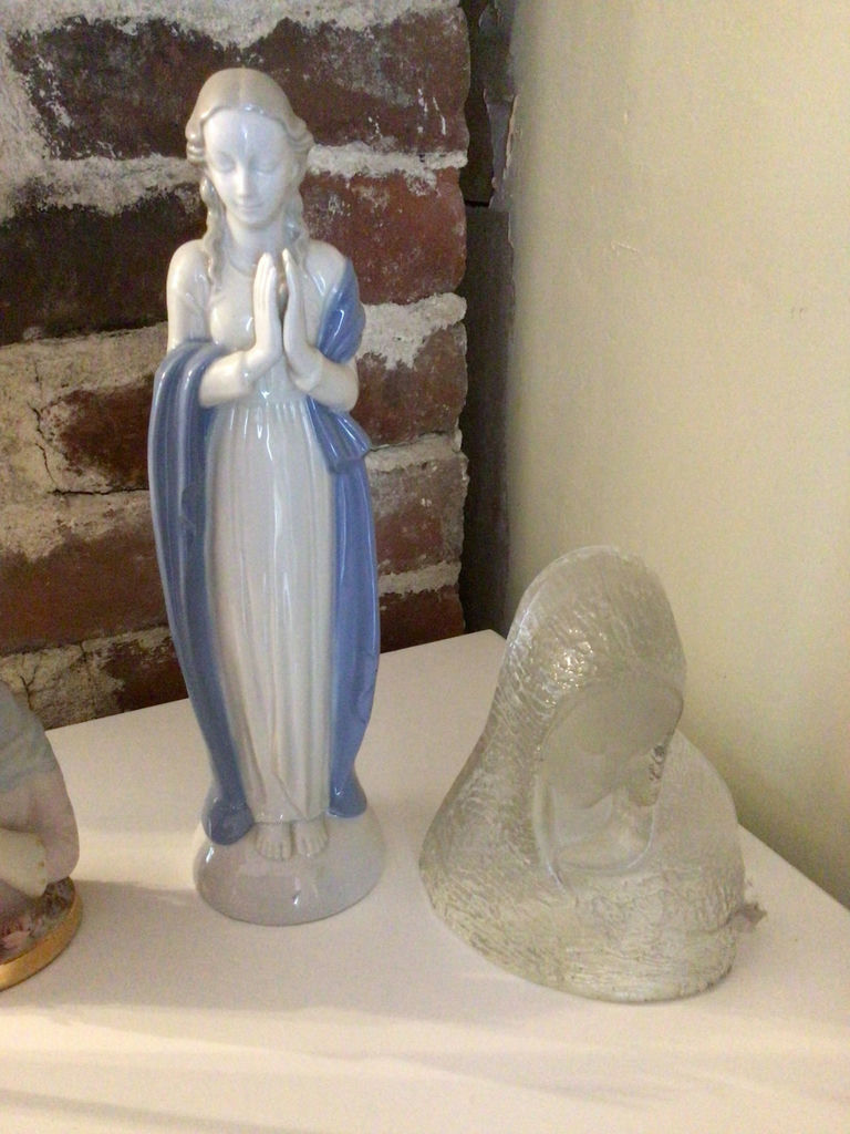 Porcelain religious figurines collection - image 3 of 6