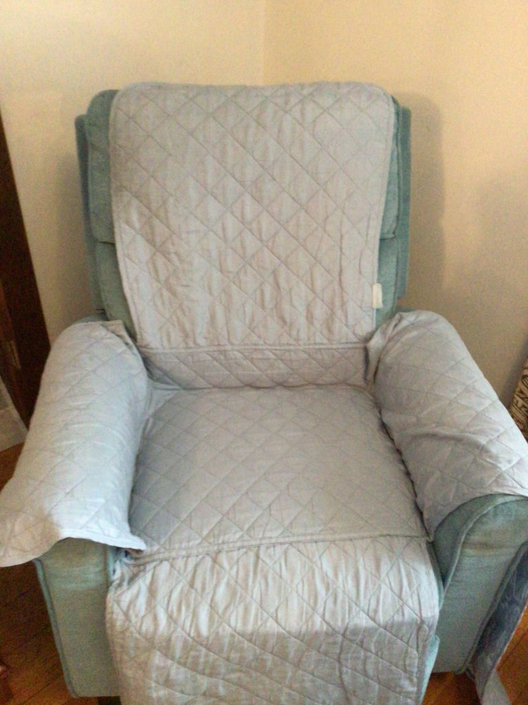 Light  fabric recliner chair - image 4 of 4