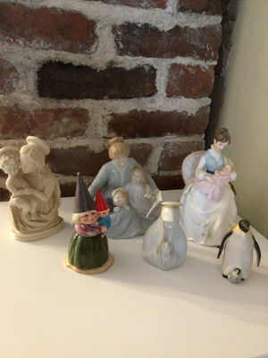 Assorted porcelain figurines and small sculptures - Image 1 of 2
