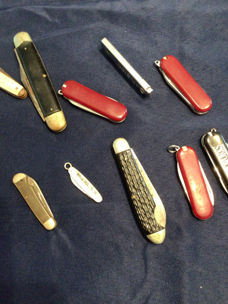 Assorted Folding Pocket Knives - image 3 of 4
