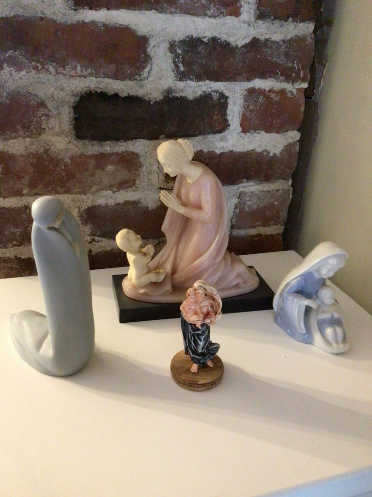 Assorted decorative figurines and sculptures - image 1 of 5