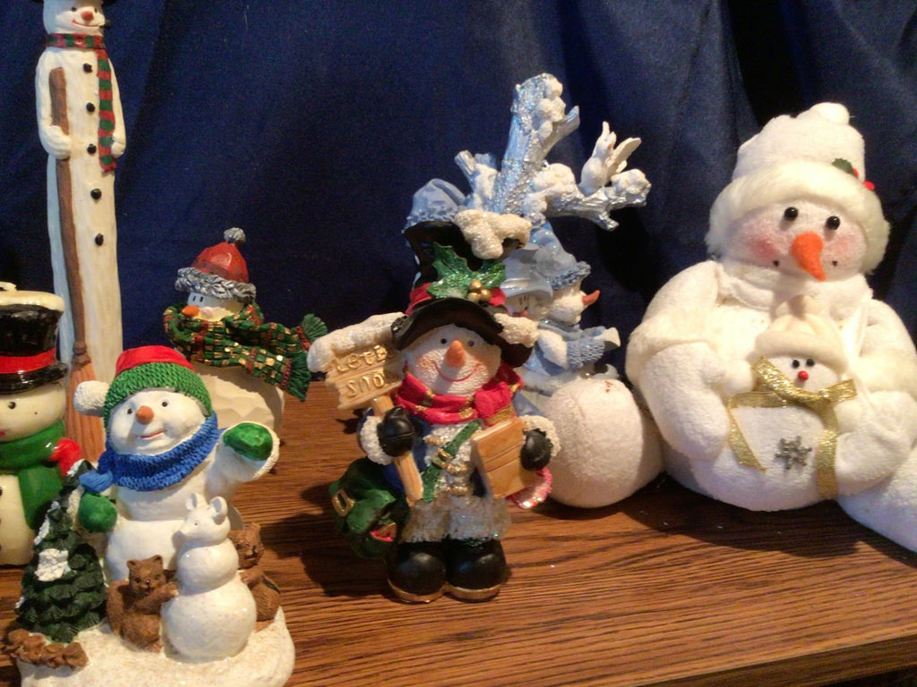 Winter holiday snowman and figurine collection - image 4 of 4