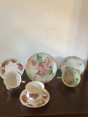Floral porcelain dinnerware set with teacups, saucers, plates and serving dish - Image 1 of 8