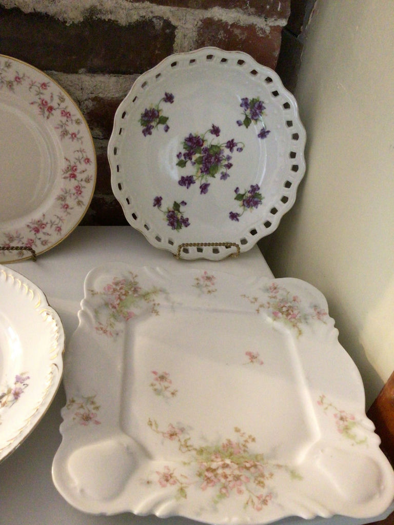 Floral porcelain dinnerware set - image 3 of 7