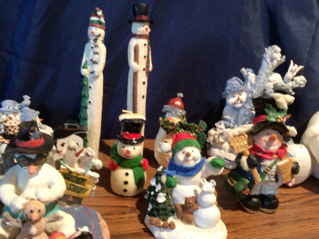 Winter holiday snowman and figurine collection - image 3 of 4